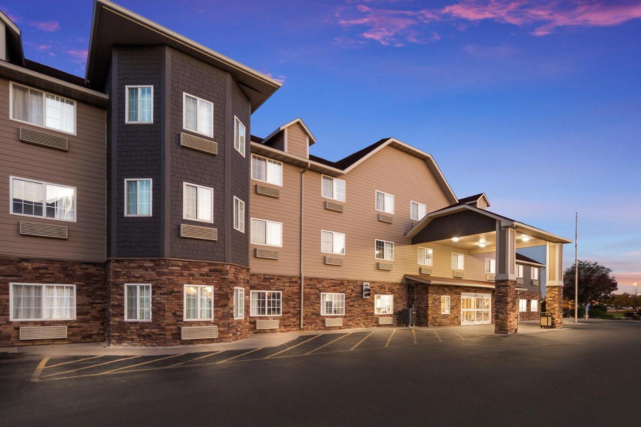 Red Roof Inn & Suites Omaha - Council Bluffs Exterior photo